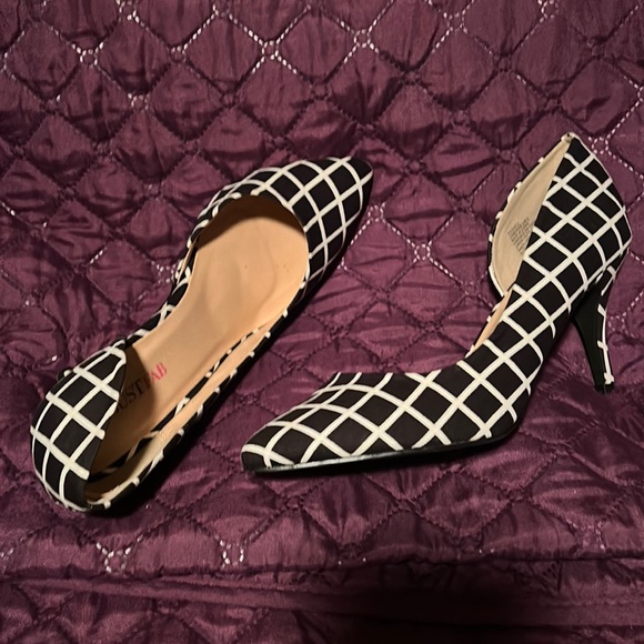 3 inch black and white heal - Picture 1 of 1